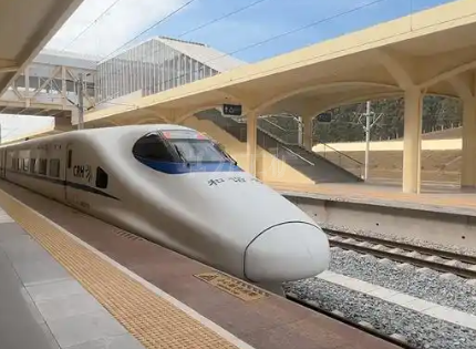 前兩月鐵路貨運量超8億噸客運超7億人次 均保持增長