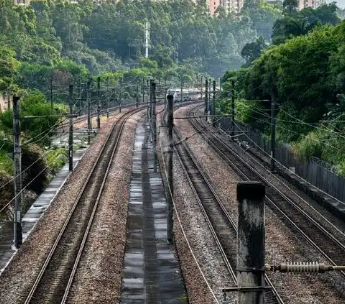 新疆鐵路雙口岸累計通行中歐（中亞）班列超9萬列